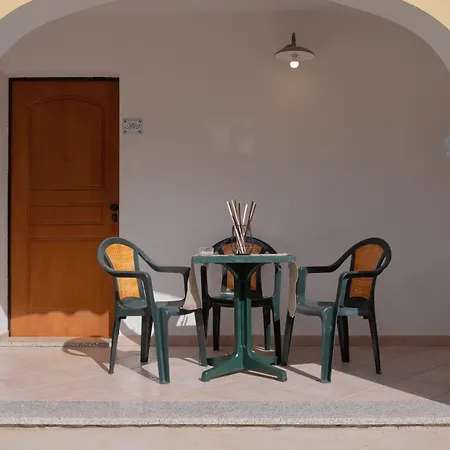 Aparthotel Cala Viola 3*