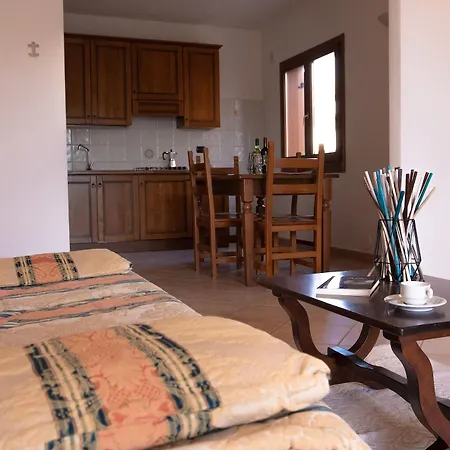 Aparthotel Cala Viola 3*