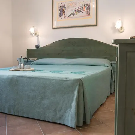 Aparthotel Cala Viola 3*