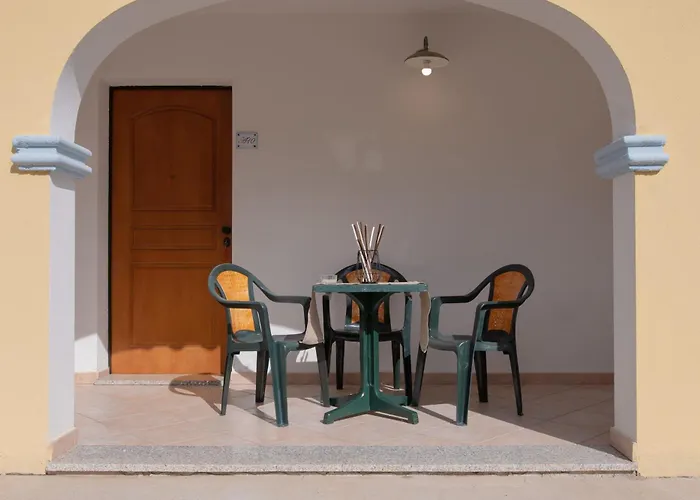 Aparthotel Cala Viola 3*