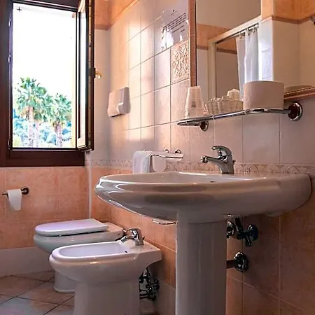 Aparthotel Cala Viola 3*